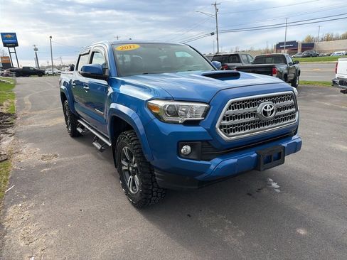 Used 2017 Toyota Tacoma TRD Sport w/ Tow Package (A/T) AWD/4WD image 1