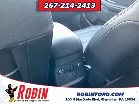 Used 2017 Ford Explorer XLT w/ Equipment Group 202A AWD/4WD image 12