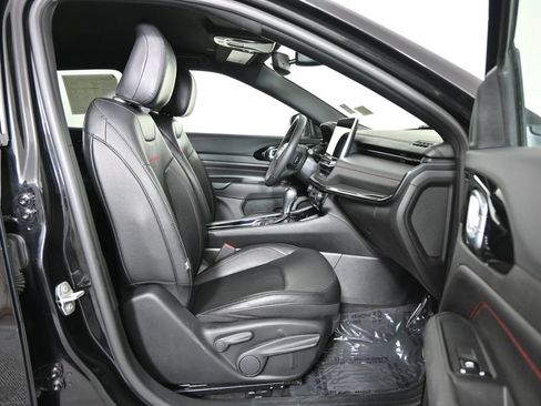 Used 2024 Jeep Compass Trailhawk AWD/4WD image 13
