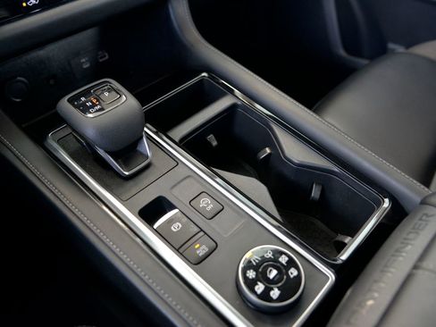 Used 2023 Nissan Pathfinder SL image 25