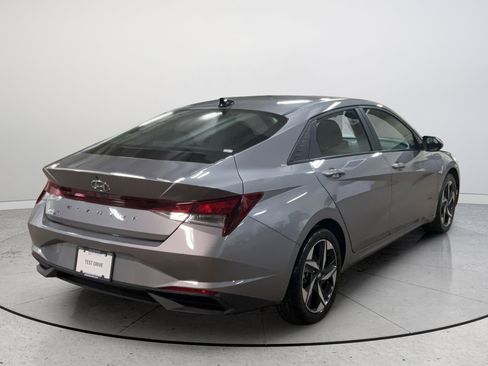 Used 2023 Hyundai Elantra SEL w/ Convenience Package FWD image 9