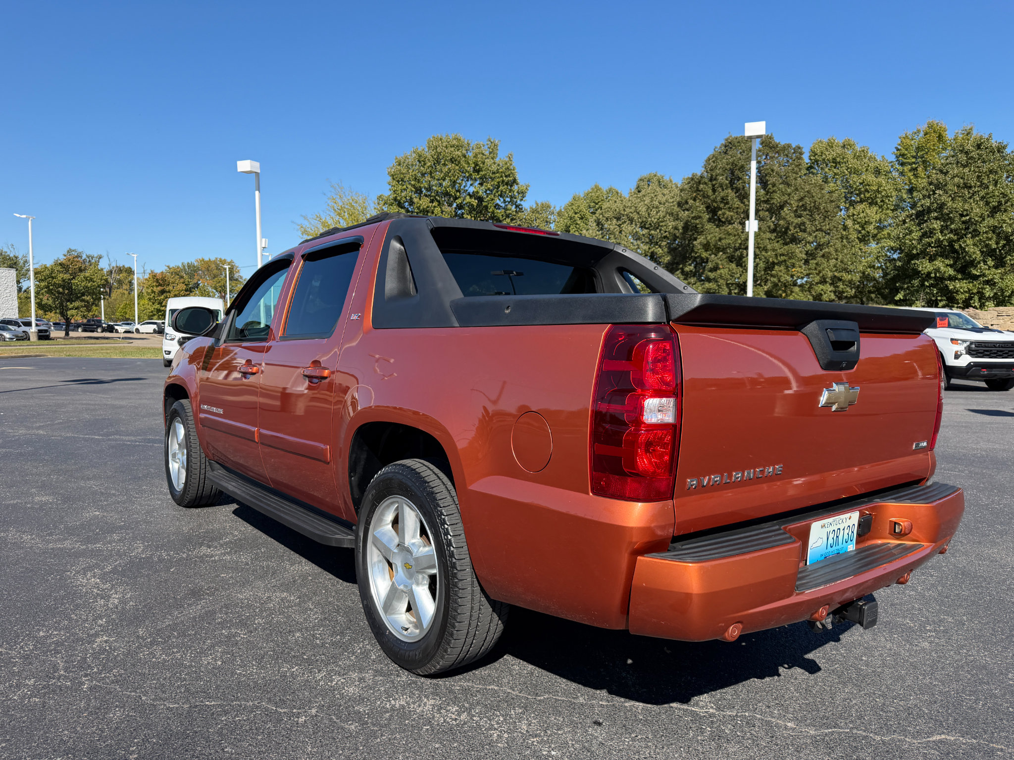 Used 2007 Chevrolet Avalanche LTZ w/ LTZ Preferred Equipment Group RWD image 4