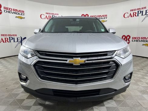 Used 2021 Chevrolet Traverse LT image 2
