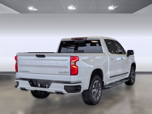 Used 2022 Chevrolet Silverado 1500 High Country w/ Z71 Off-Road Package image 8