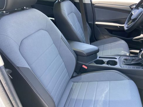 Used 2026 Volkswagen Jetta SE FWD image 23