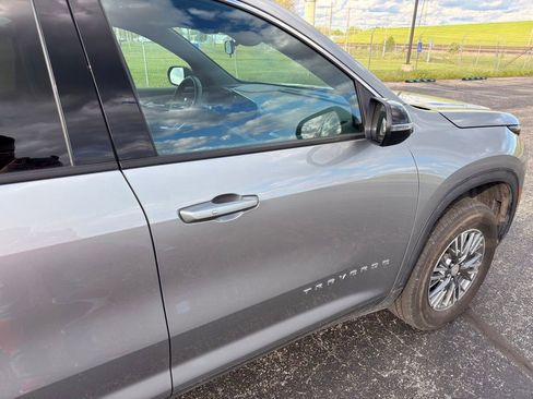 Used 2025 Chevrolet Traverse LT AWD/4WD image 10