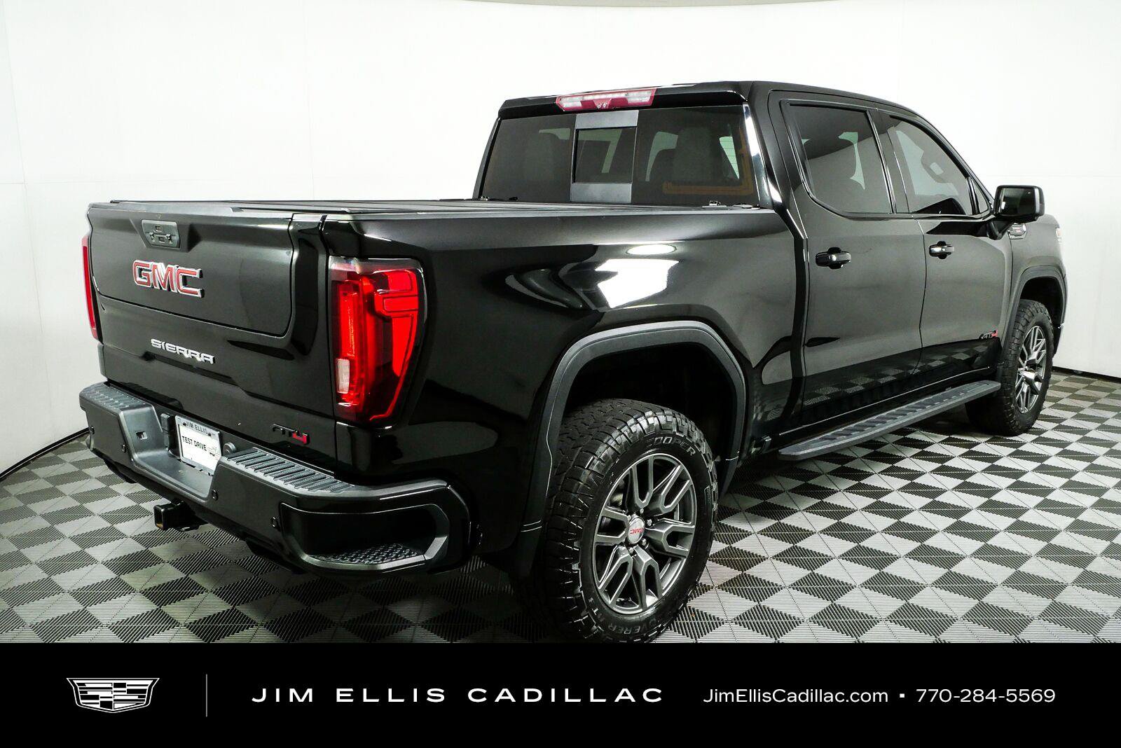 Used 2021 GMC Sierra 1500 AT4 w/ AT4 Premium Package AWD/4WD image 3