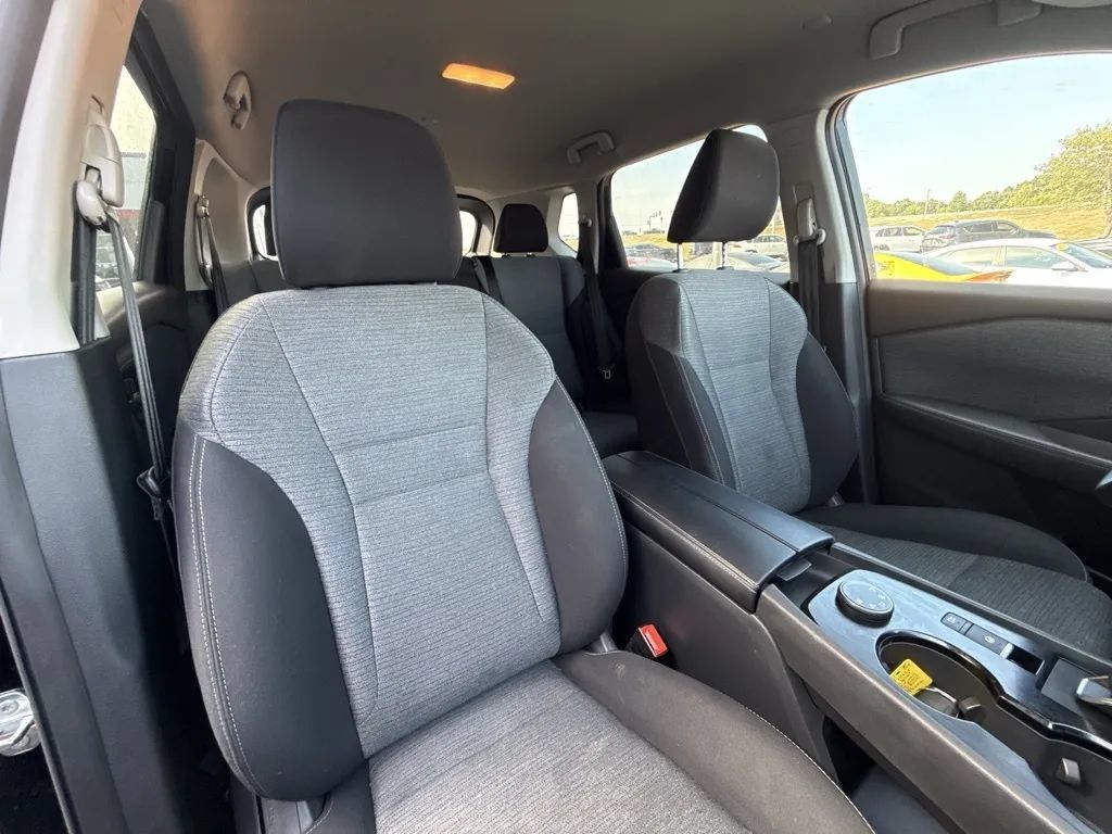 Used 2023 Nissan Rogue SV AWD/4WD image 12