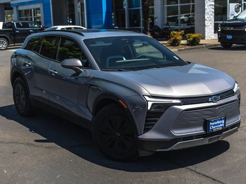 Used 2025 Chevrolet Blazer EV LT AWD/4WD image 2