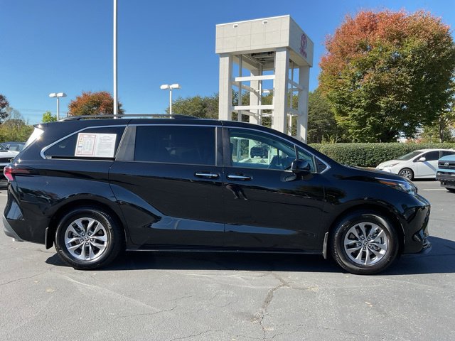 Used 2025 Toyota Sienna XLE FWD image 7