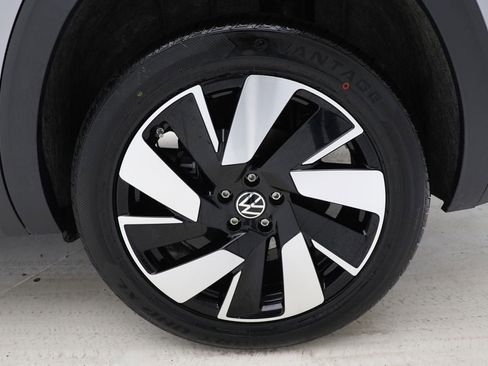 Used 2025 Volkswagen Atlas Cross Sport SE image 11