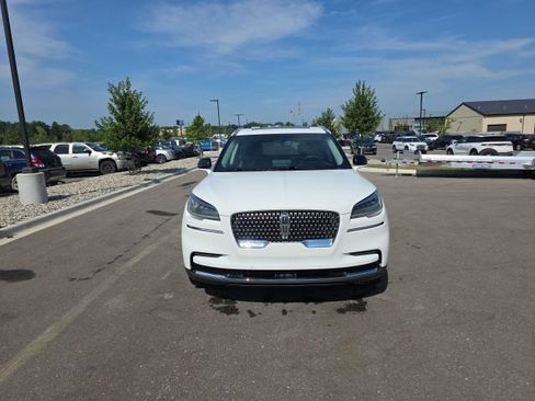Used 2024 Lincoln Aviator Reserve w/ Equipment Group 201A AWD/4WD image 2