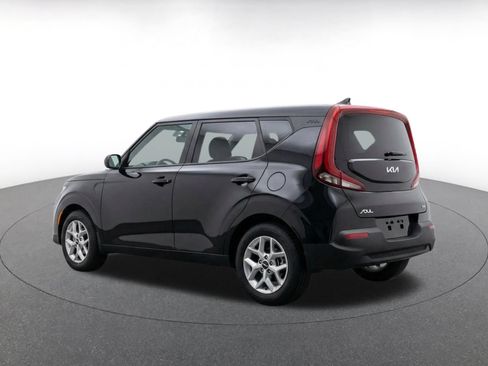 Used 2025 Kia Soul LX w/ LX Technology Package FWD image 5
