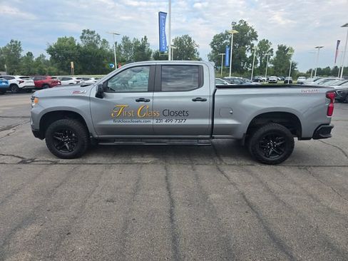 Used 2024 Chevrolet Silverado 1500 LT Trail Boss w/ LT Trail Boss Premium Package AWD/4WD image 3