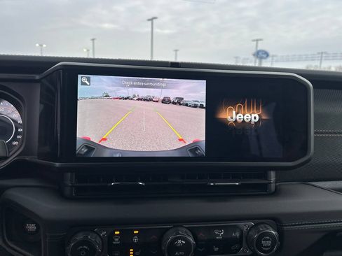 Used 2024 Jeep Gladiator Mojave w/ Convenience Group AWD/4WD image 29