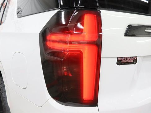 Used 2022 Chevrolet Tahoe Z71 w/ Luxury Package AWD/4WD image 10