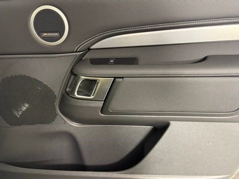 New 2025 Land Rover Discovery Dynamic SE image 26