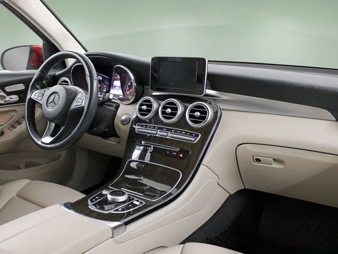 Used 2019 Mercedes-Benz GLC 300 4MATIC image 18