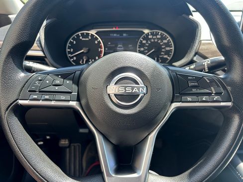 Used 2023 Nissan Altima 2.5 SV FWD image 13