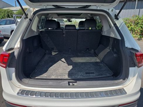 Used 2023 Volkswagen Tiguan SE AWD/4WD image 9