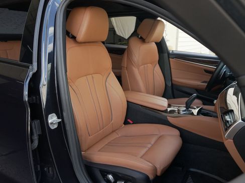 Used 2018 BMW 530i xDrive AWD/4WD image 4