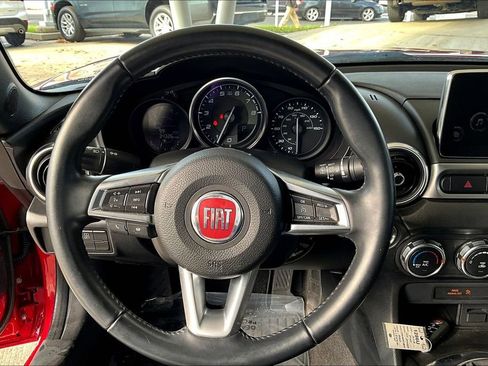 Used 2018 FIAT 124 Spider Classica w/ Technology Group image 4