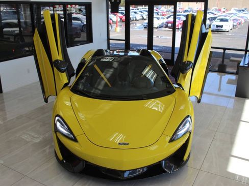 Used 2018 McLaren 570S Spider RWD image 5
