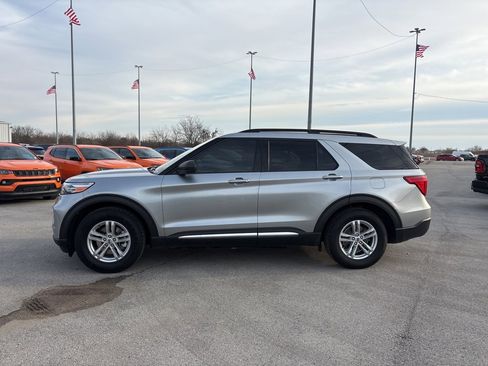 Used 2024 Ford Explorer XLT w/ Equipment Group 202A image 6