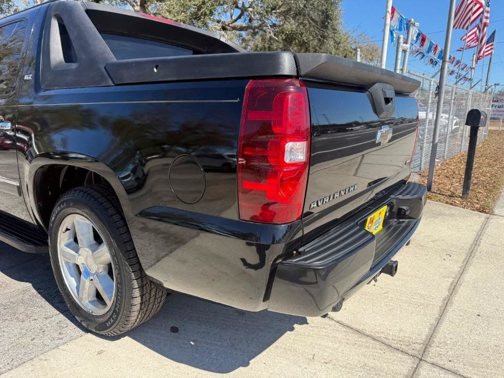 Used 2009 Chevrolet Avalanche LTZ RWD image 12