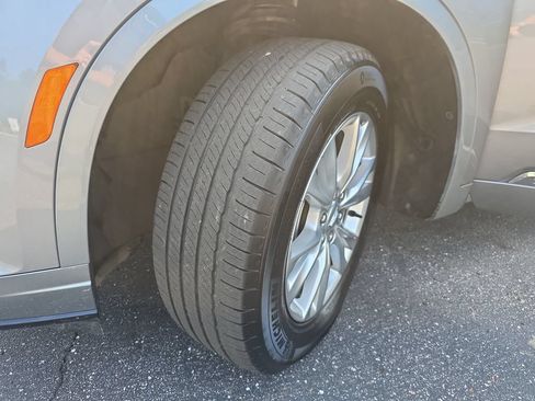 Used 2025 Cadillac XT6 Luxury AWD/4WD image 36