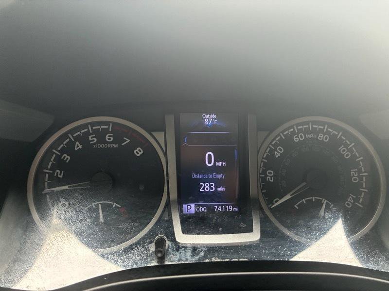 Used 2020 Toyota Tacoma SR5 RWD image 31