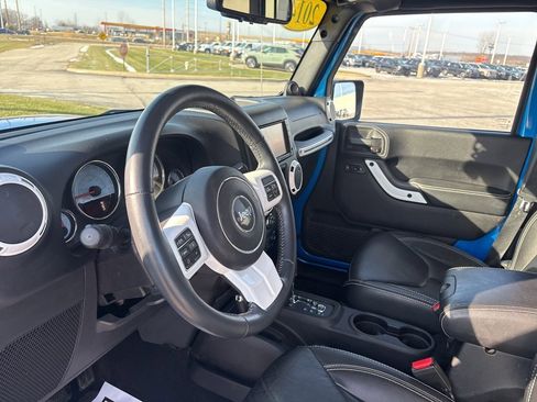 Used 2014 Jeep Wrangler Unlimited Sahara image 15