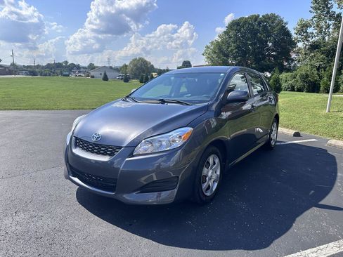 Used 2010 Toyota Matrix w/ PWR Pkg FWD image 2