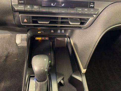 Used 2025 Toyota Camry LE image 12