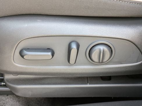 Used 2023 Chevrolet TrailBlazer LT FWD image 19
