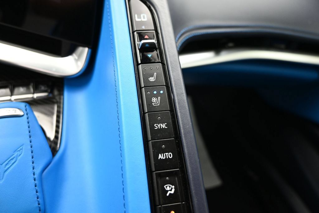 Used 2022 Chevrolet Corvette Stingray Premium Conv w/ Z51 Performance Package RWD image 14