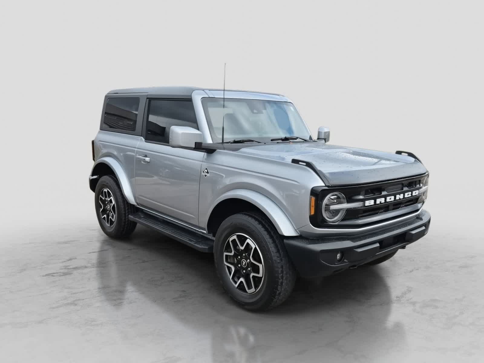 Used 2023 Ford Bronco Outer Banks AWD/4WD image 2