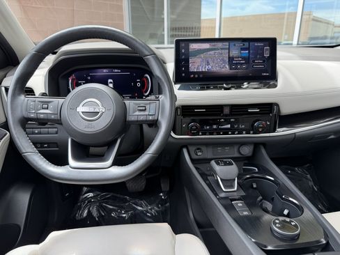 Used 2024 Nissan Rogue SL w/ SL Premium Package AWD/4WD image 16