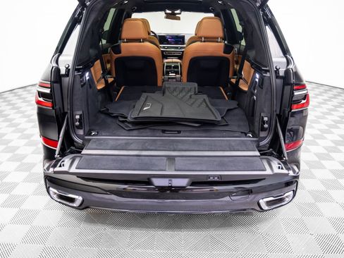 Used 2025 BMW X7 xDrive40i w/ M Sport Package image 32