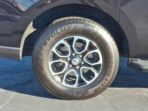 Certified 2024 Ford Expedition Max XLT image 8