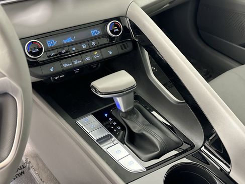 Used 2022 Hyundai Elantra SEL w/ Convenience + Premium Package image 19