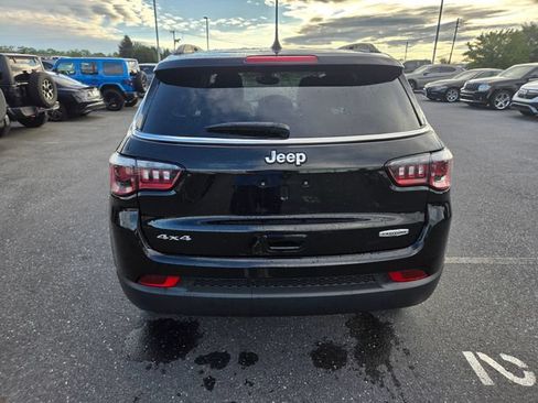 Used 2019 Jeep Compass Latitude w/ Cold Weather Group AWD/4WD image 16