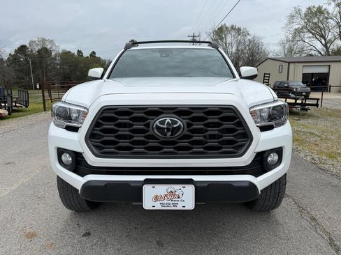 Used 2022 Toyota Tacoma TRD Off-Road image 9