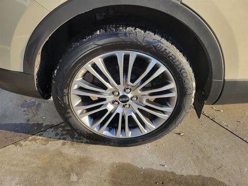 Used 2016 Lincoln MKX Reserve w/ Driver Assistance Package image 18