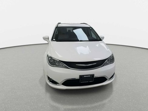 Used 2017 Chrysler Pacifica Touring-L Plus w/ Tire & Wheel Group FWD image 3