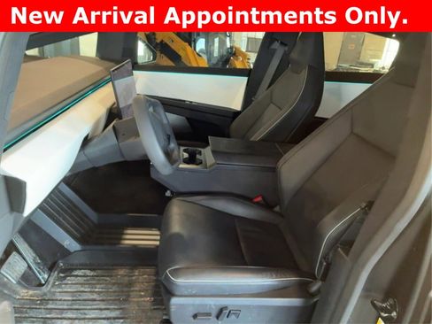 Used 2024 Tesla Cybertruck AWD Crew Cab image 4