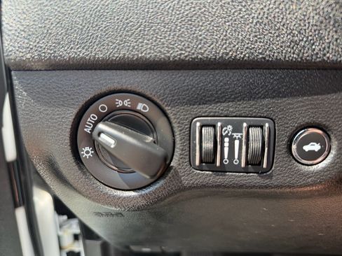 Used 2023 Dodge Charger SXT RWD image 40