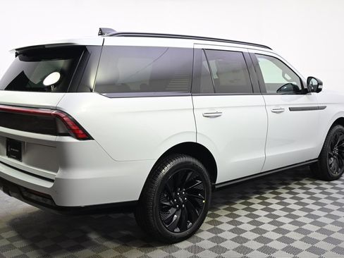 New 2025 Lincoln Navigator Reserve w/ Jet Appearance Package image 7