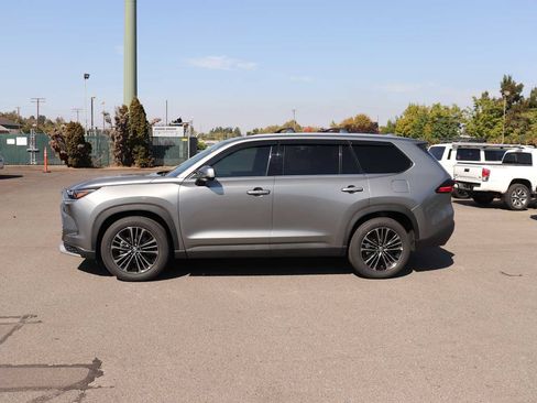 Used 2025 Toyota Grand Highlander AWD Hybrid image 8