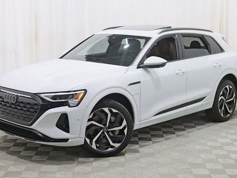 Used 2024 Audi Q8 e-tron Prestige image 7